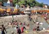 हरिद्वार पहुंचकर श्रद्धालुओं को लगा करारा झटका, हरकी पैड़ी में सूखी मिली गंगा नदी, यह है वजह