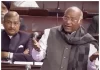 खरगे के ‘कुत्ते’ वाले बयान पर BJP का संसद में हंगामा! कांग्रेस अध्यक्ष बोले- शब्दों पर कायम, आजादी में इनका क्या योगदान?